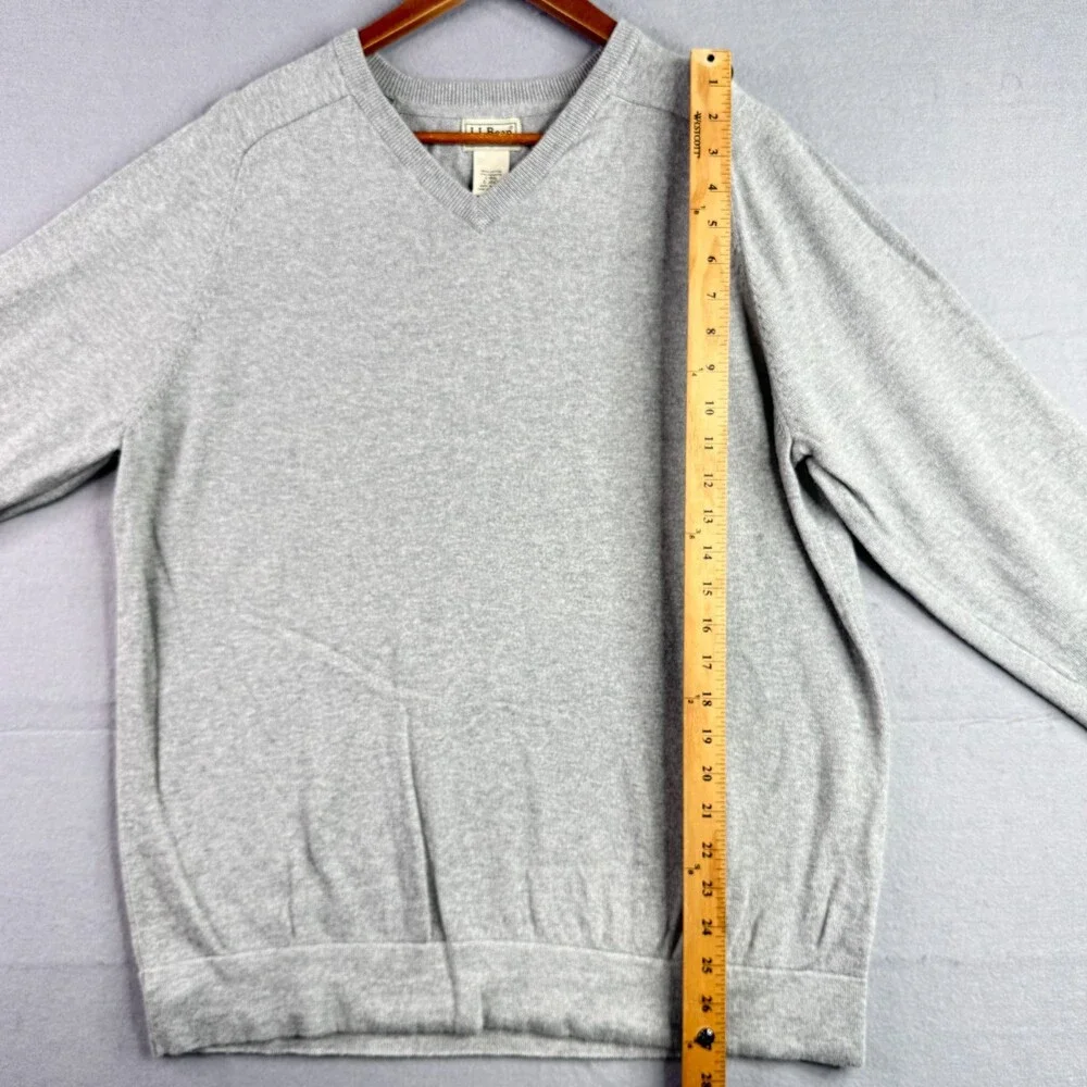 L.L. Bean Men's Gray 95% Cotton 5% Cashmere V-Neck Knit Sweater Size L Regular